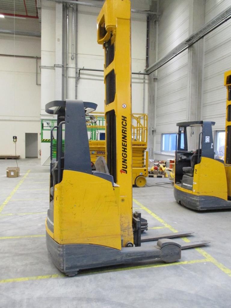 1 lot of industrial trucks-19