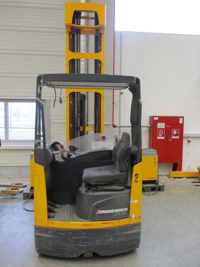 1 lot of industrial trucks-23