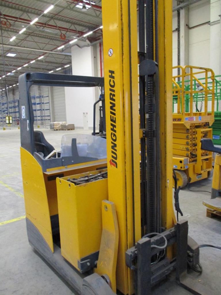 1 lot of industrial trucks-27