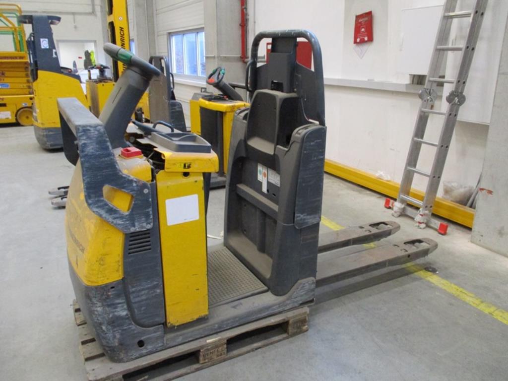 1 lot of industrial trucks-31