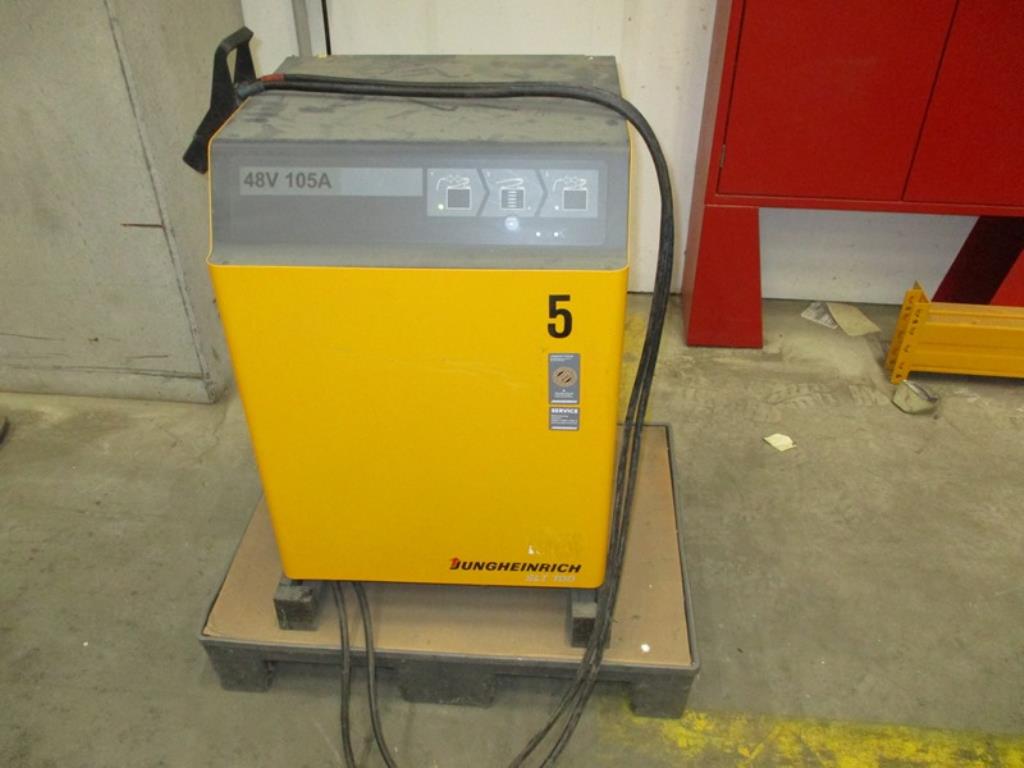 1 lot of industrial trucks-37