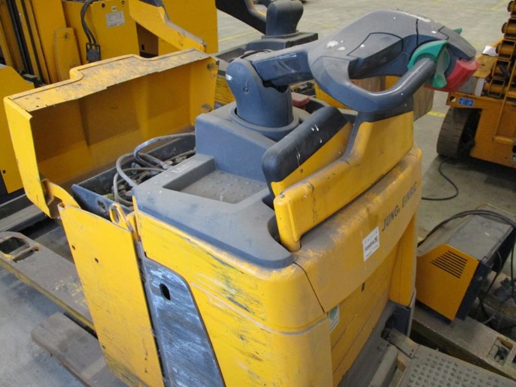 1 lot of industrial trucks-3