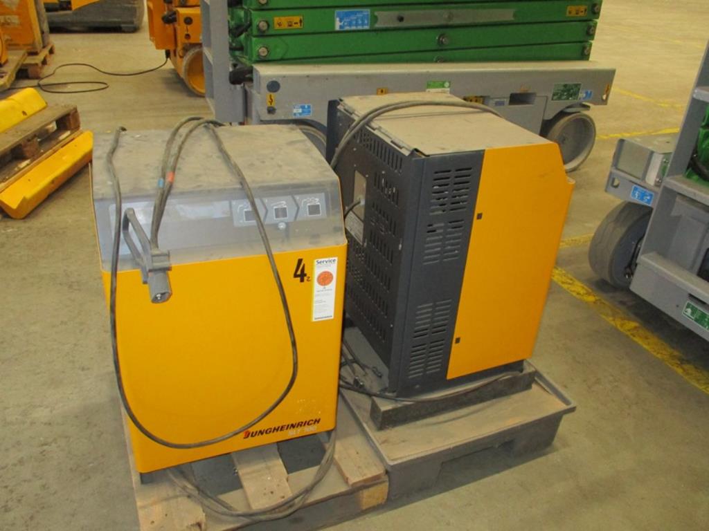 1 lot of industrial trucks-39