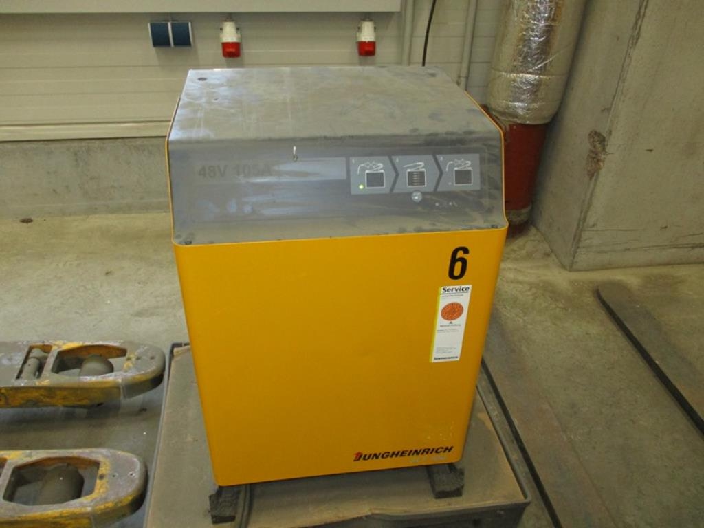 1 lot of industrial trucks-40