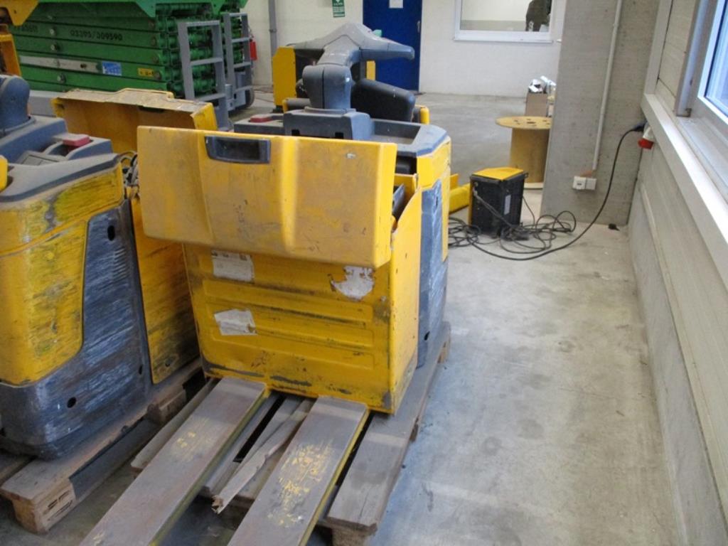 1 lot of industrial trucks-4