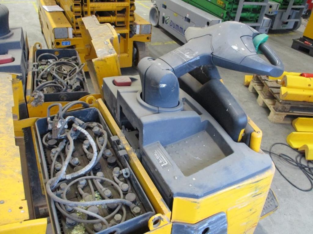 1 lot of industrial trucks-5