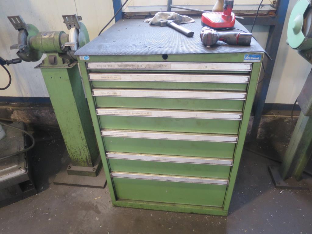 des machines à travailler le métal bien entretenues
-1