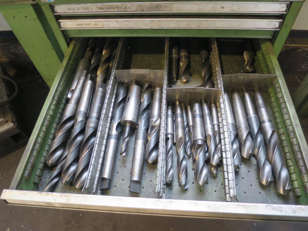 des machines à travailler le métal bien entretenues
-4