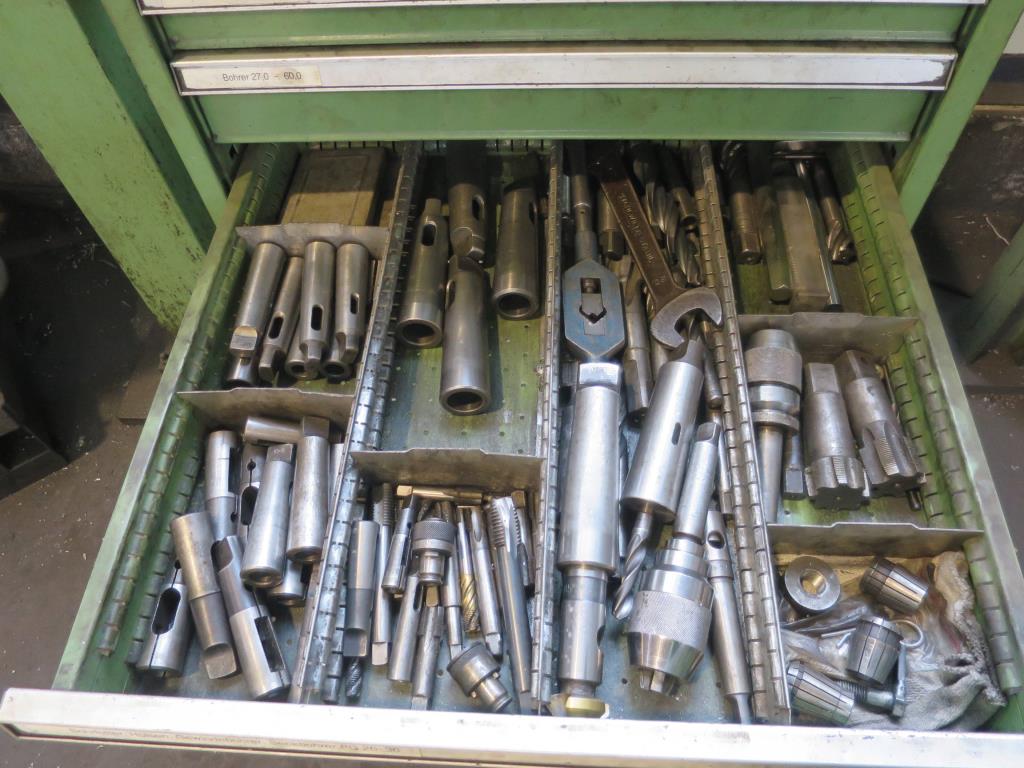 des machines à travailler le métal bien entretenues
-5