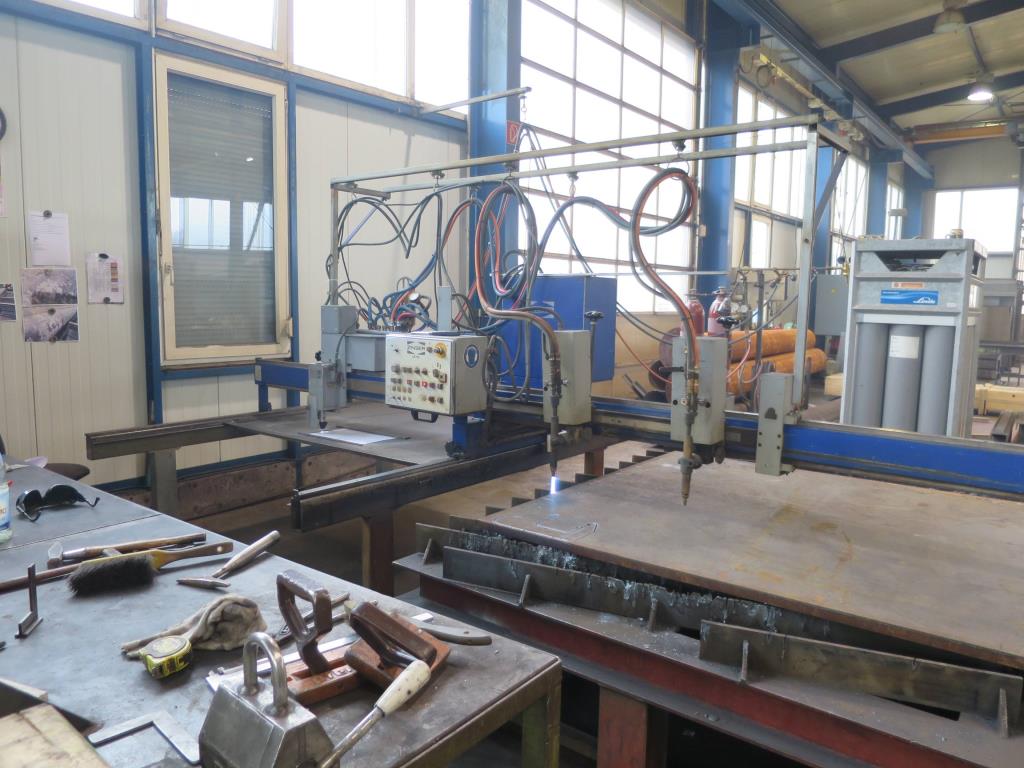 gepflegte Metallbearbeitungsmaschinen 
-2