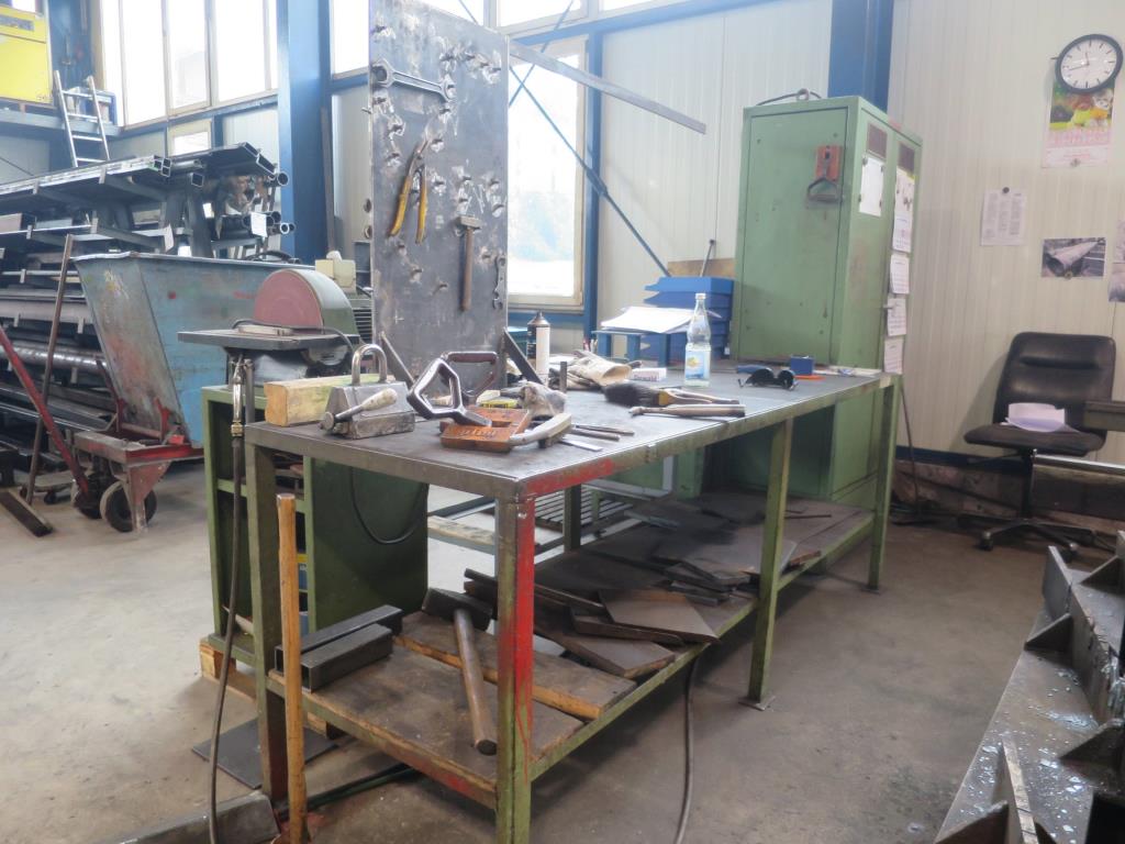 gepflegte Metallbearbeitungsmaschinen 
-6