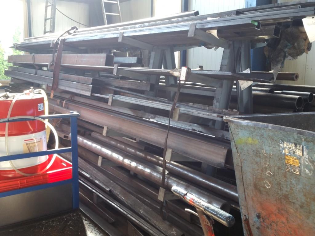 gepflegte Metallbearbeitungsmaschinen 
-1