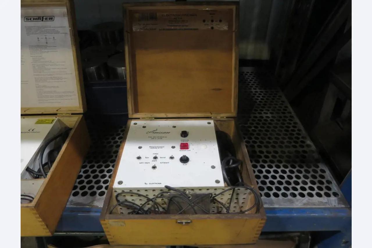 gepflegte Metallbearbeitungsmaschinen
-1