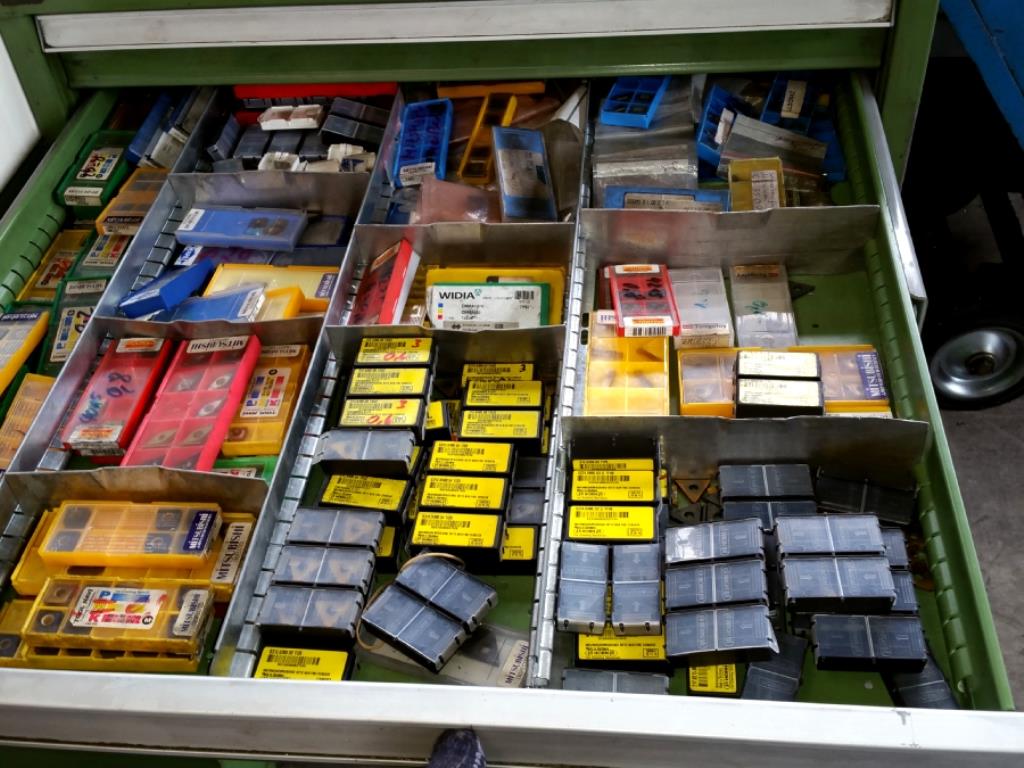 des machines à travailler le métal bien entretenues
-3