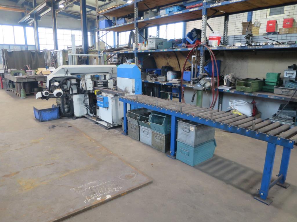 des machines à travailler le métal bien entretenues
-5