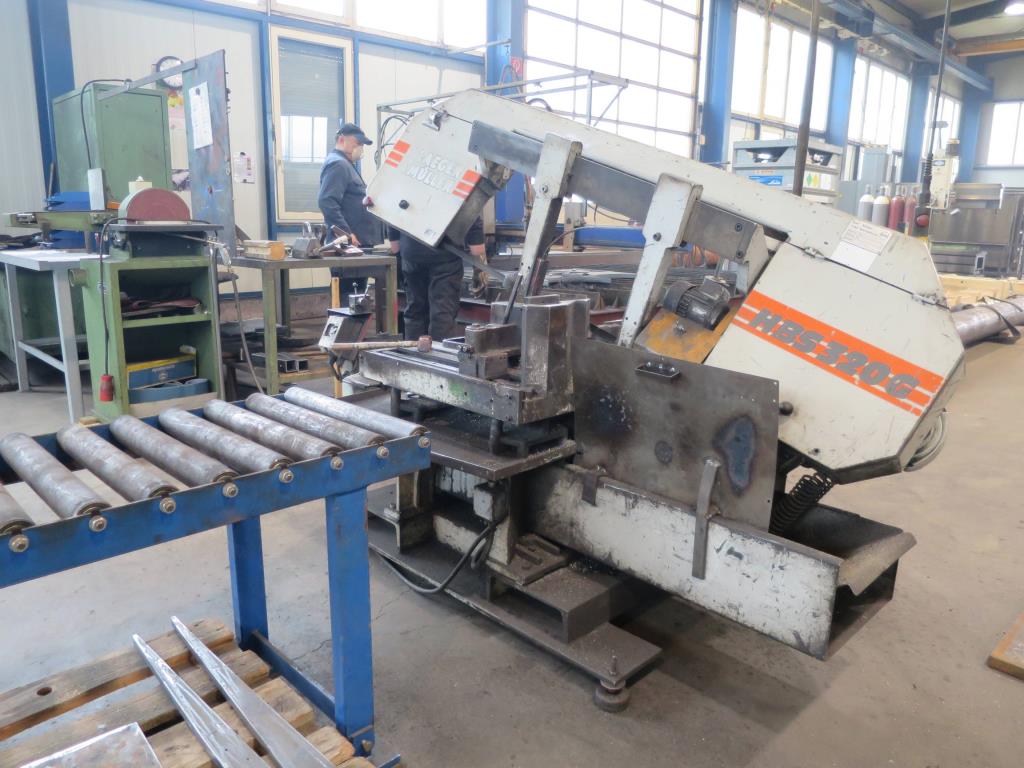 des machines à travailler le métal bien entretenues
-3