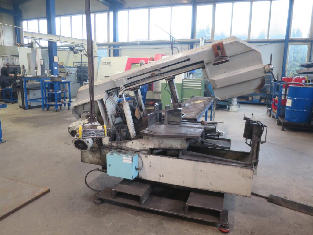 des machines à travailler le métal bien entretenues
-5