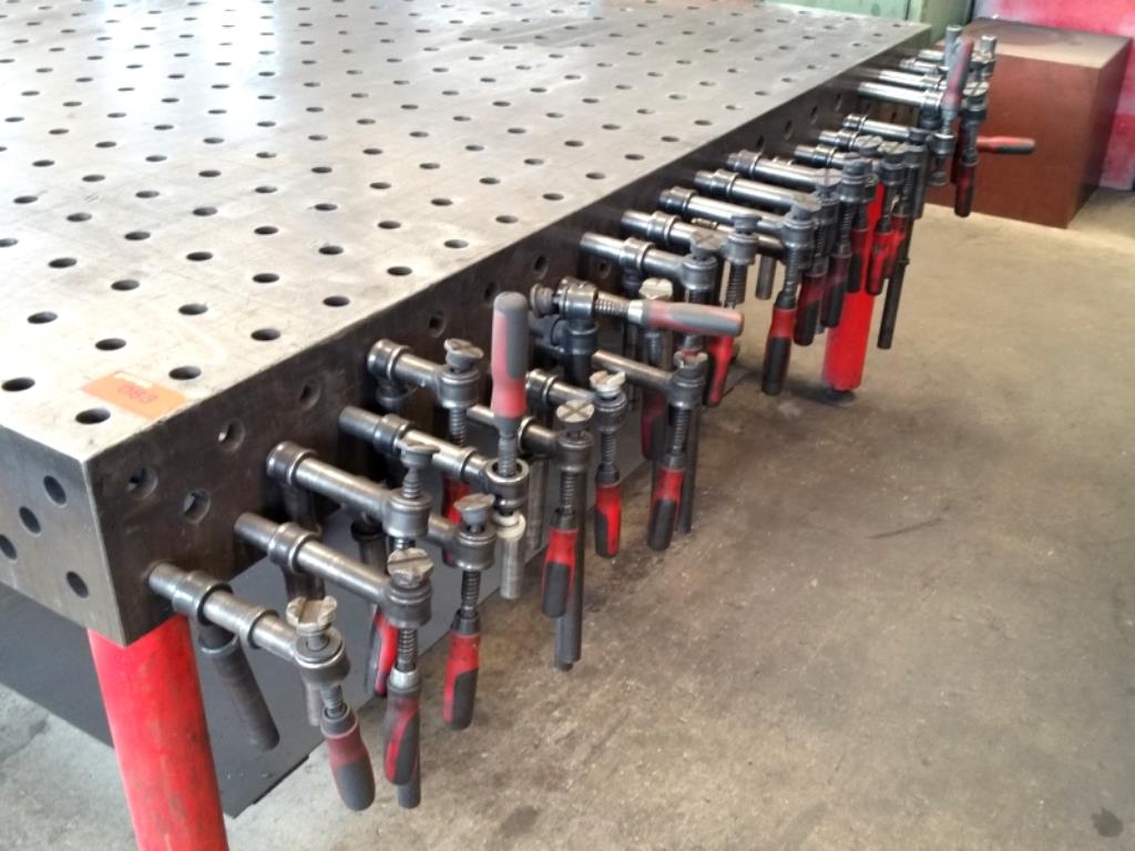 des machines à travailler le métal bien entretenues
-3