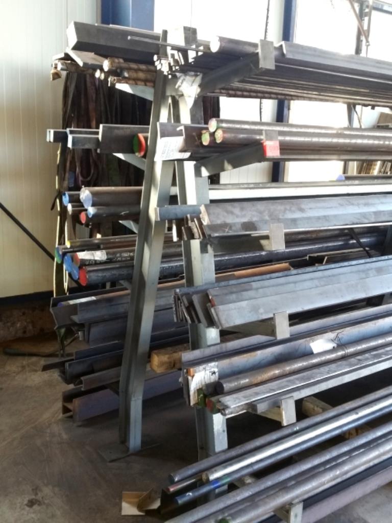 gepflegte Metallbearbeitungsmaschinen 
-2