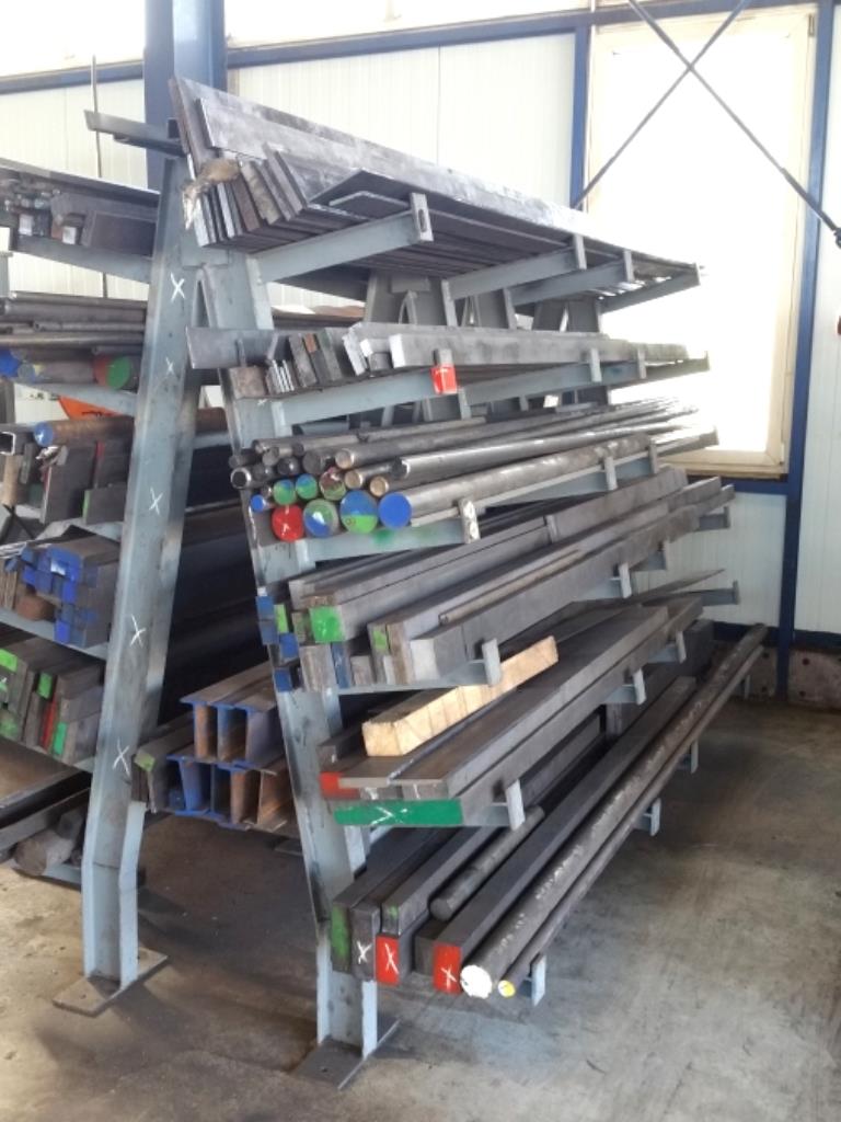 gepflegte Metallbearbeitungsmaschinen 
-1