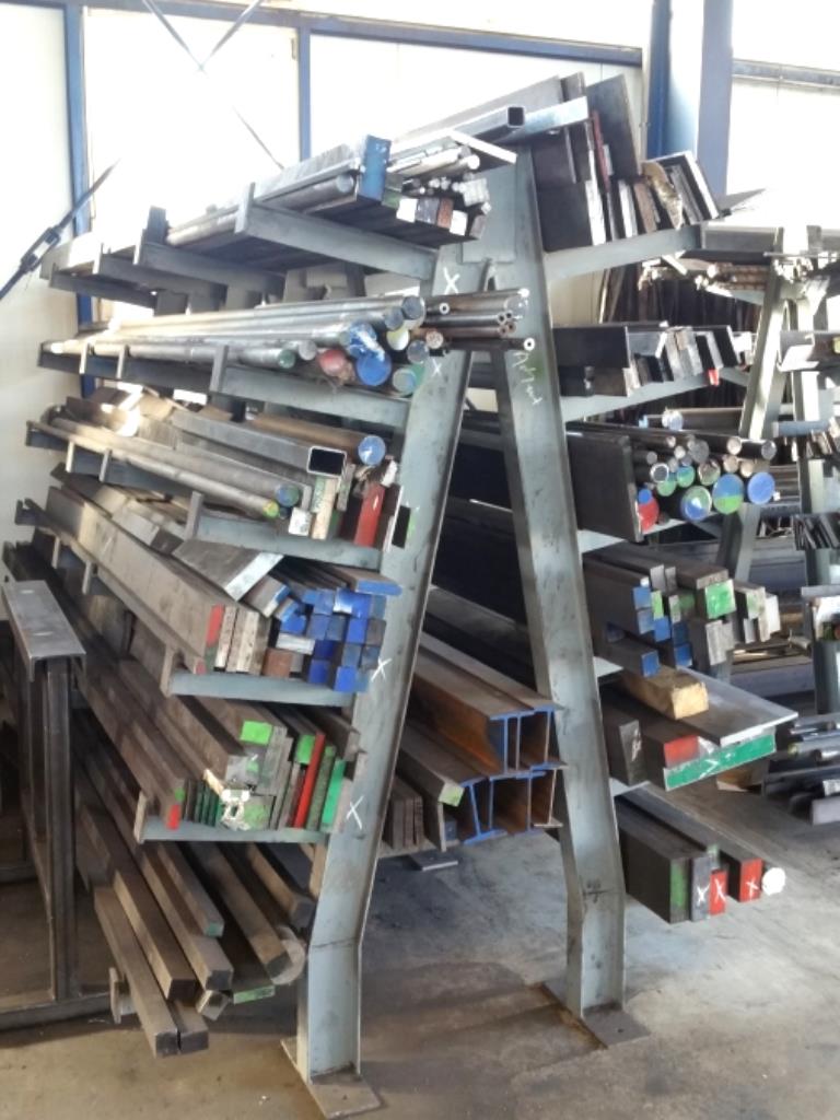 gepflegte Metallbearbeitungsmaschinen 
-2