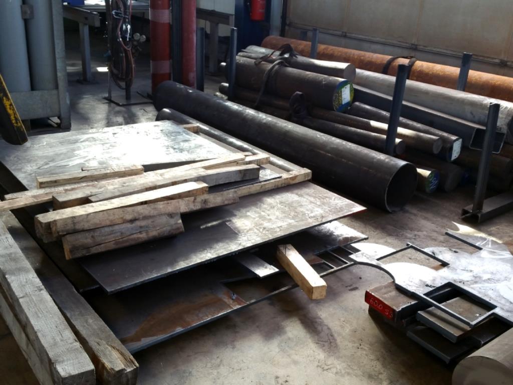 gepflegte Metallbearbeitungsmaschinen 
-3