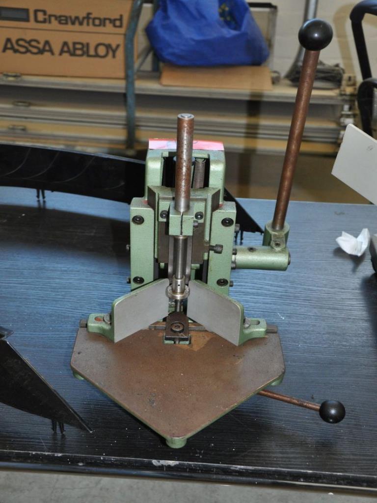 gepflegte Büro-/ Geschäfts- und<br>Werkstattausstattung -1