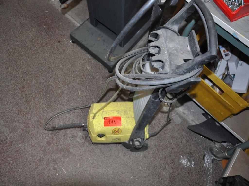 équipement de bureau/commercial et<br>d'atelier bien entretenu-1