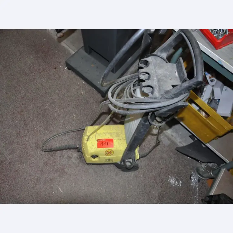 équipement de bureau/commercial et<br>d'atelier bien entretenu-1