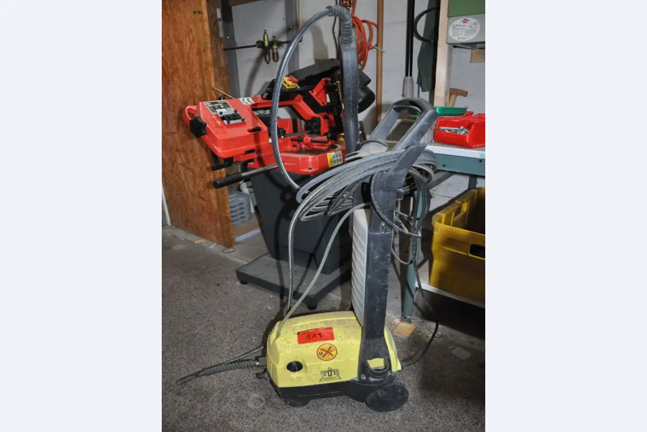 équipement de bureau/commercial et<br>d'atelier bien entretenu-2