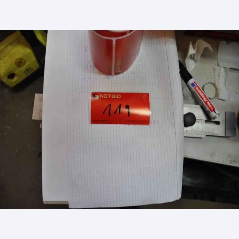 équipement de bureau/commercial et<br>d'atelier bien entretenu-3