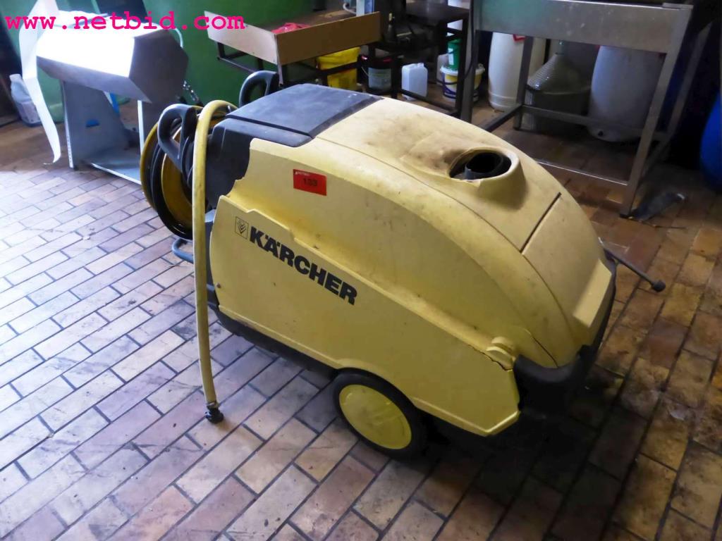 Equipamento de exploração e de escritório de uma empresa vitivinícola com adega-1