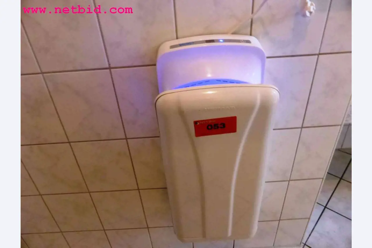 Betriebs- und Geschäftsausstattung eines Weinbaubetriebes mit Kellerei-1