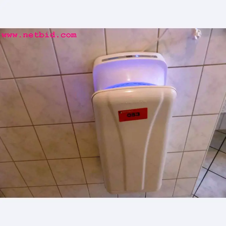 Betriebs- und Geschäftsausstattung eines Weinbaubetriebes mit Kellerei-1