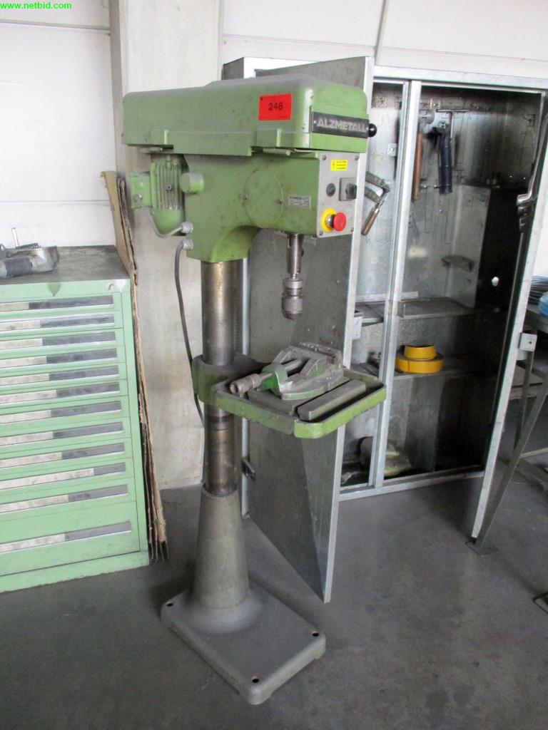 
máquinas bem conservadas para a produção de<br> condutas de ar e tubos de ventilação<br>-1