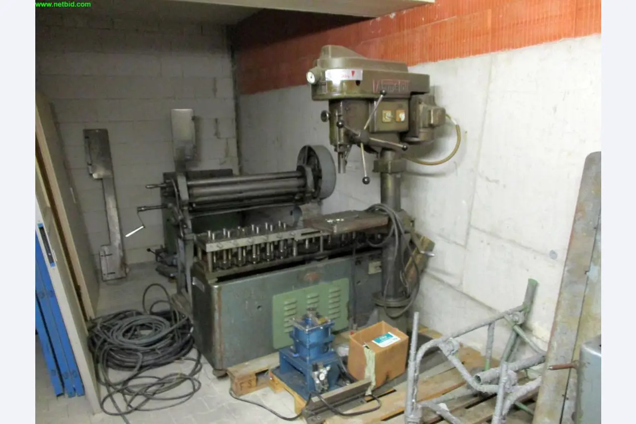 machines entretenues pour la fabrication de<br>gaines d'air et de tuyaux de ventilation<br>.-1