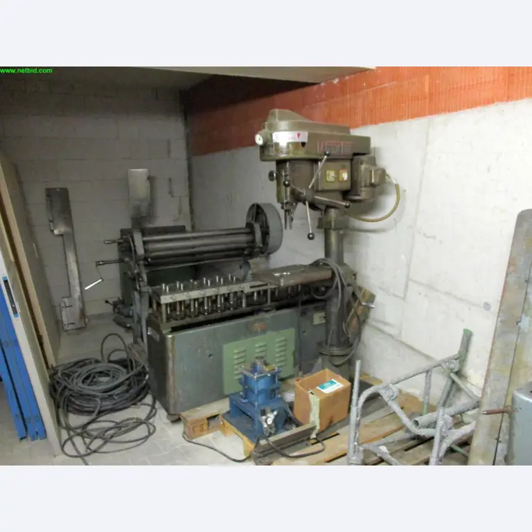 machines entretenues pour la fabrication de<br>gaines d'air et de tuyaux de ventilation<br>.-1