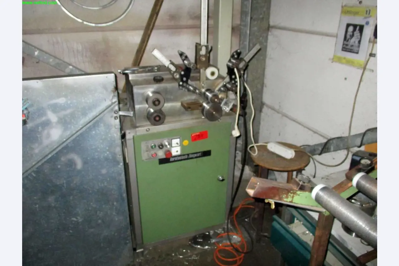 máquinas bem conservadas para a produção de<br> condutas de ar e tubos de ventilação<br>-1