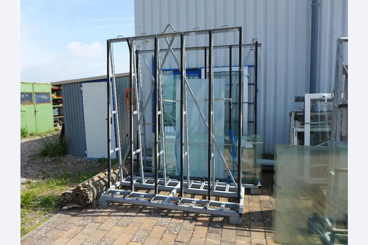 gepflegte Glasbearbeitungsmaschinen-3