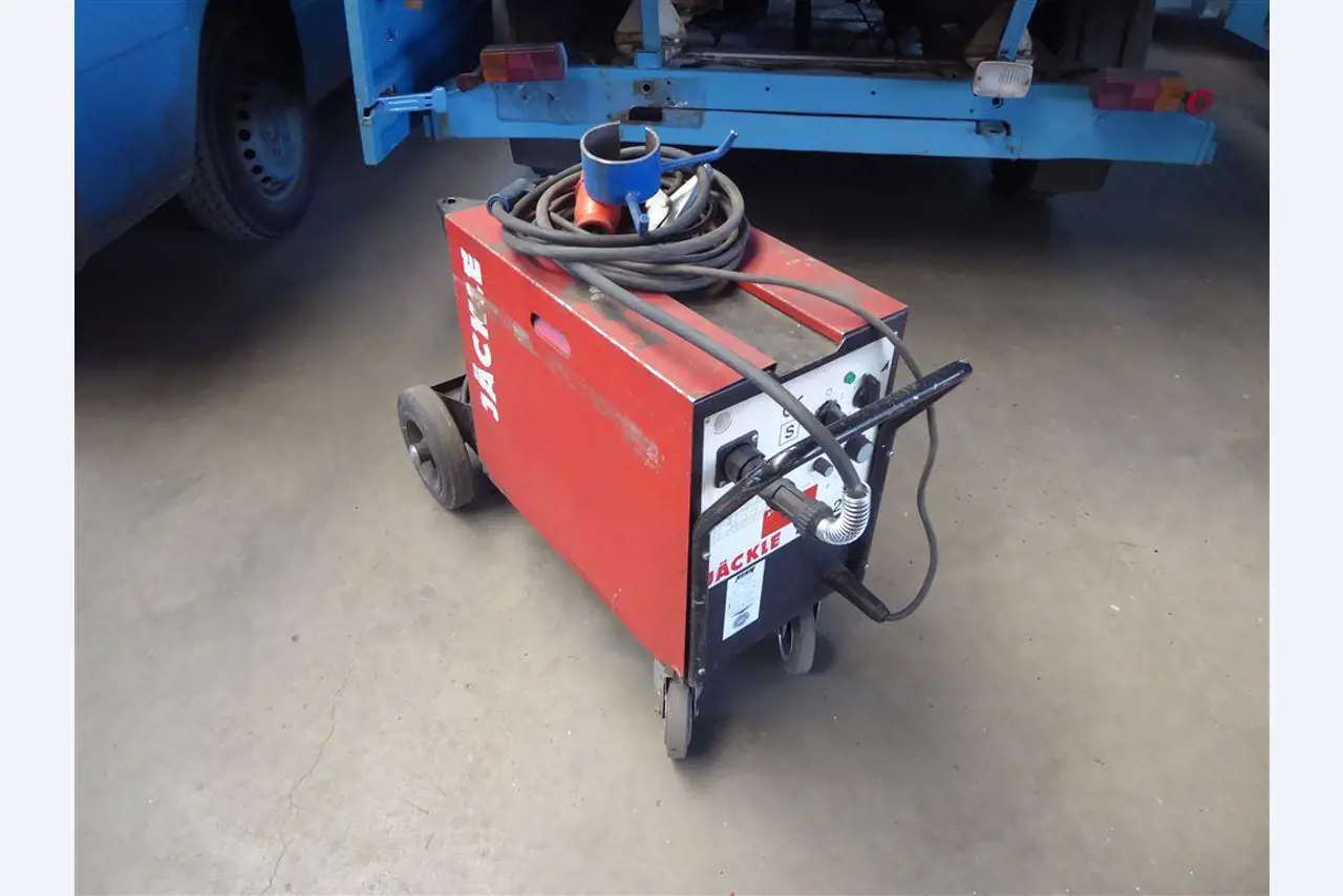 factory and office equipment from the steel and metal construction sector, welding technology<br>-1