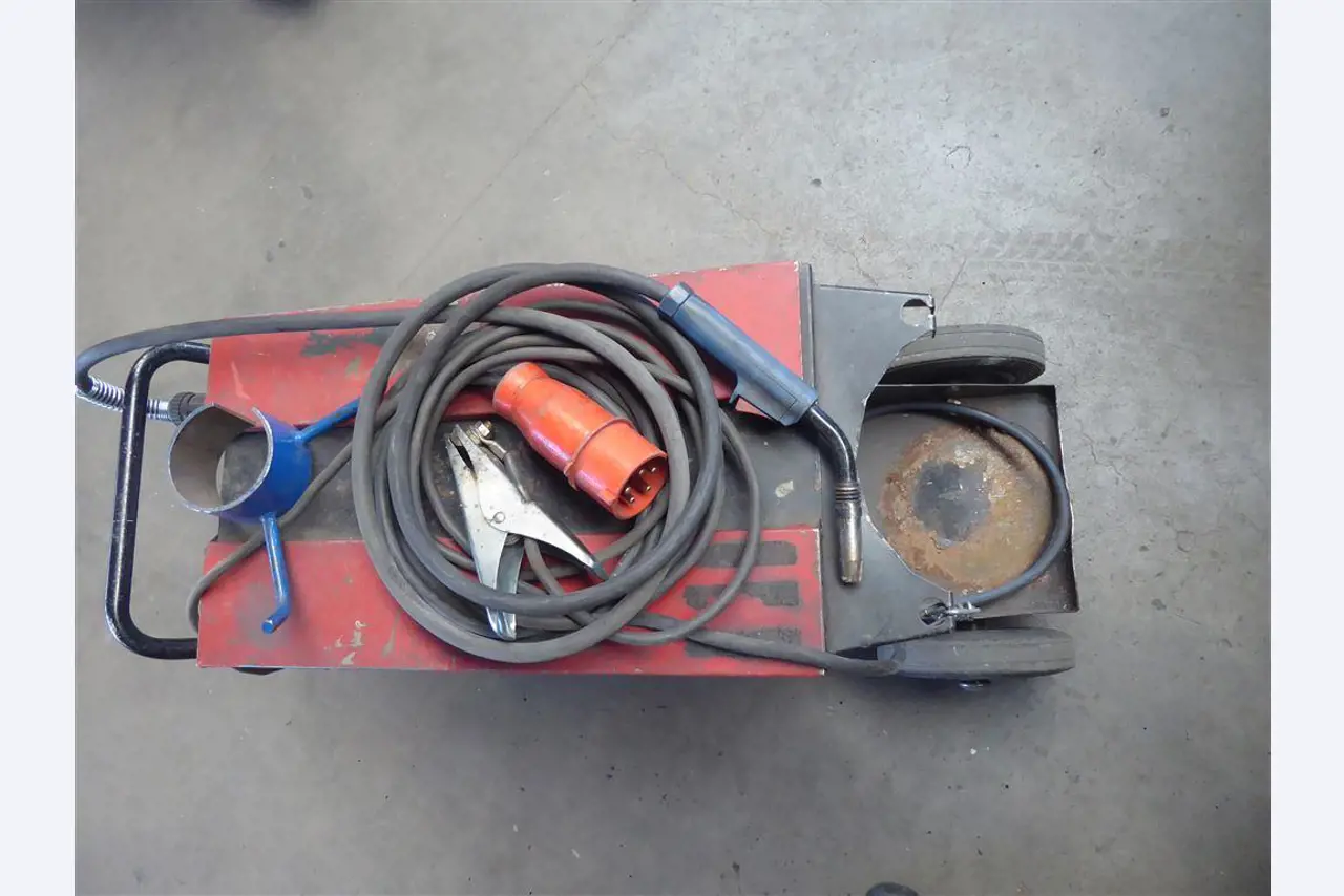 factory and office equipment from the steel and metal construction sector, welding technology<br>-4