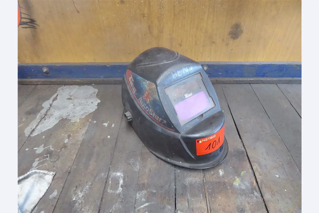 factory and office equipment from the steel and metal construction sector, welding technology<br>-5