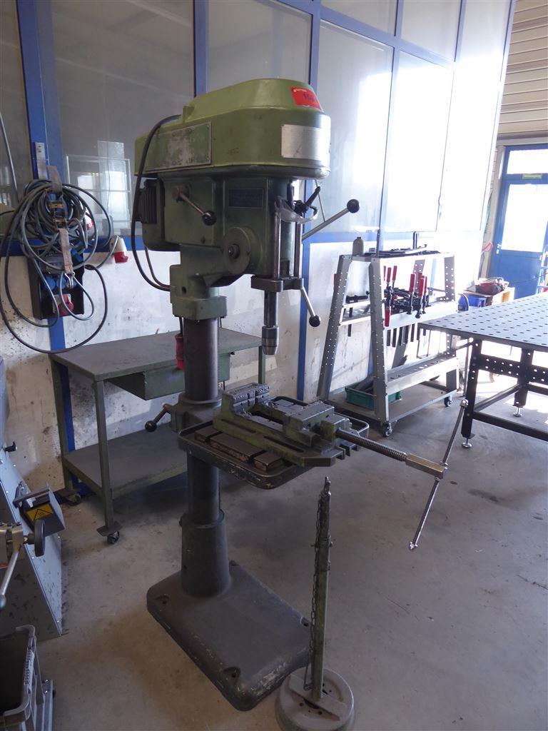 Equipamento operacional e comercial no domínio da construção em aço e metal, tecnologia de soldadura<br>-1