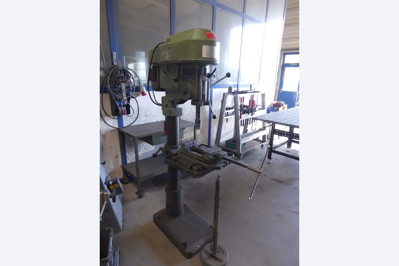 Equipamento operacional e comercial no domínio da construção em aço e metal, tecnologia de soldadura<br>-1