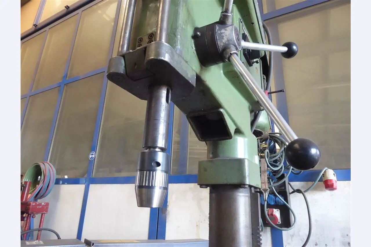 Equipamento operacional e comercial no domínio da construção em aço e metal, tecnologia de soldadura<br>-3