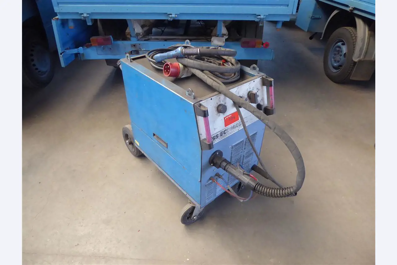 Equipamento operacional e comercial no domínio da construção em aço e metal, tecnologia de soldadura<br>-1