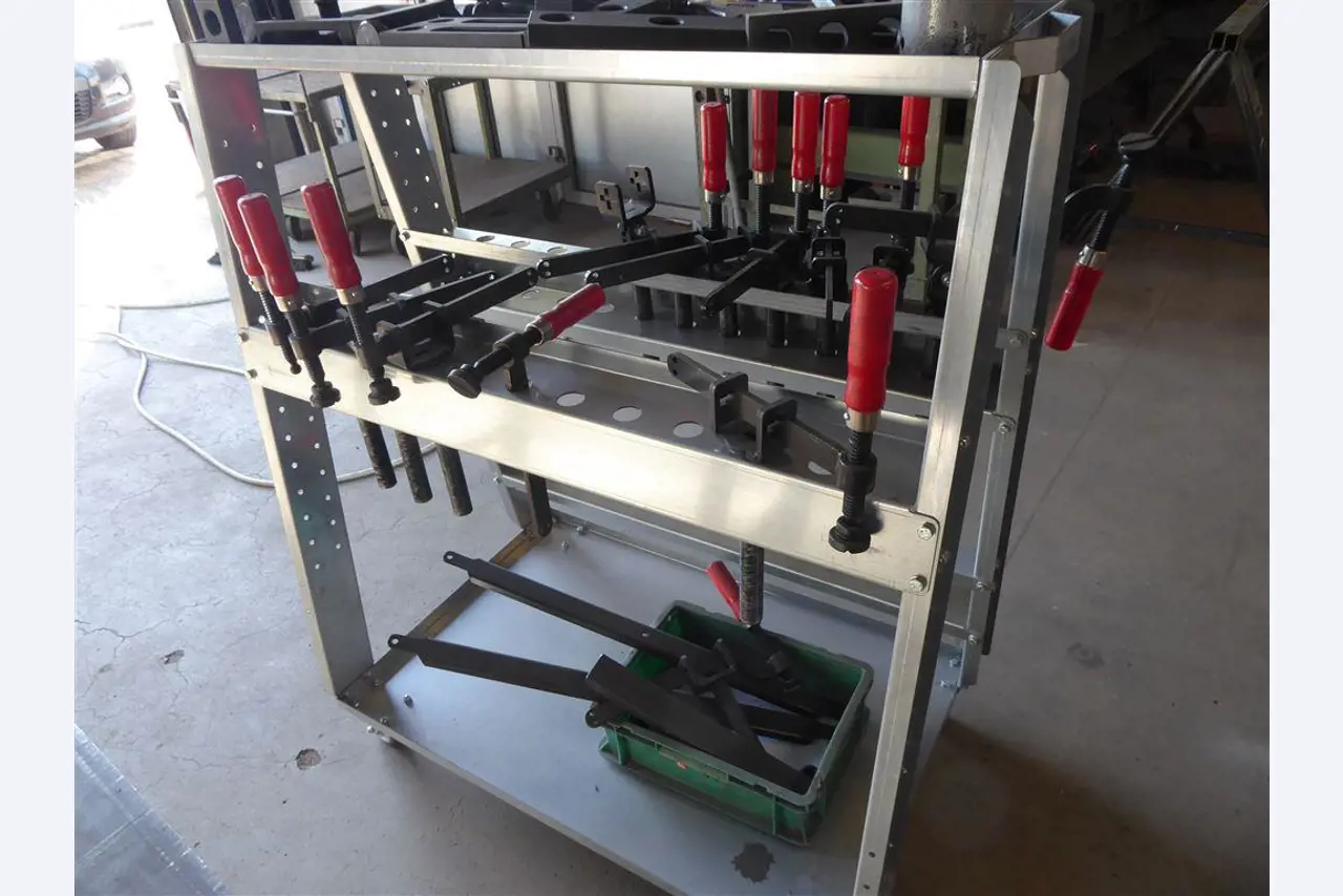 Equipamento operacional e comercial no domínio da construção em aço e metal, tecnologia de soldadura<br>-3