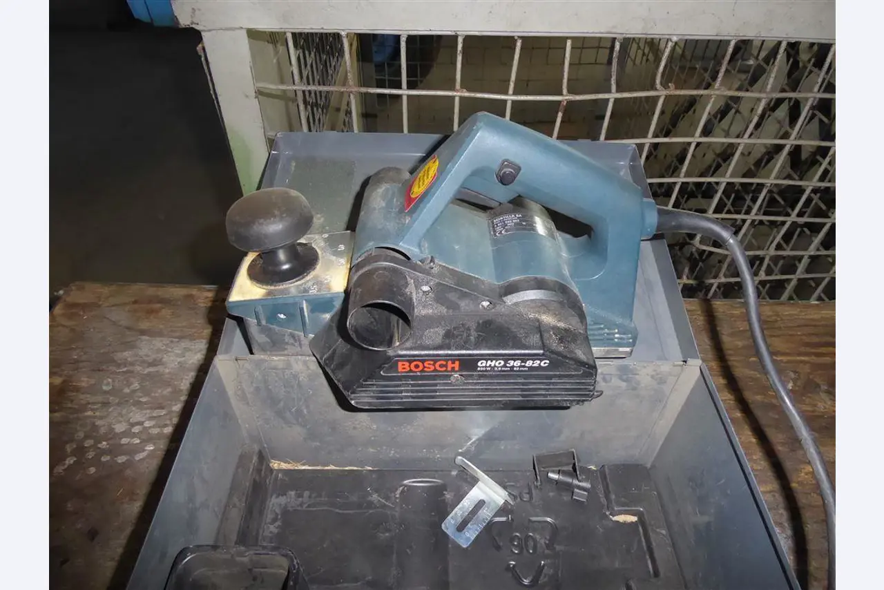 factory and office equipment from the steel and metal construction sector, welding technology<br>-1