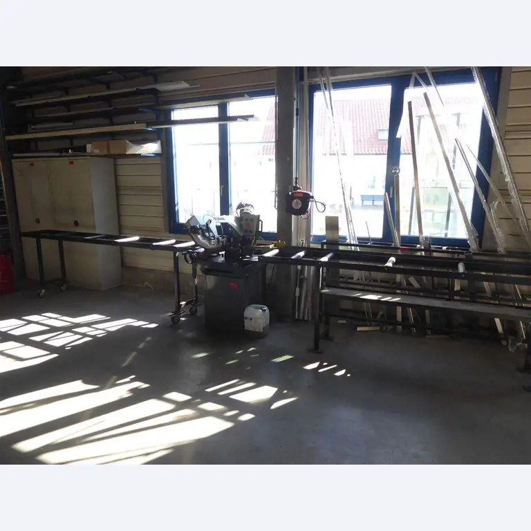 Equipement d'entreprise et de commerce dans le domaine de la construction métallique et de la soudure<br>.-1