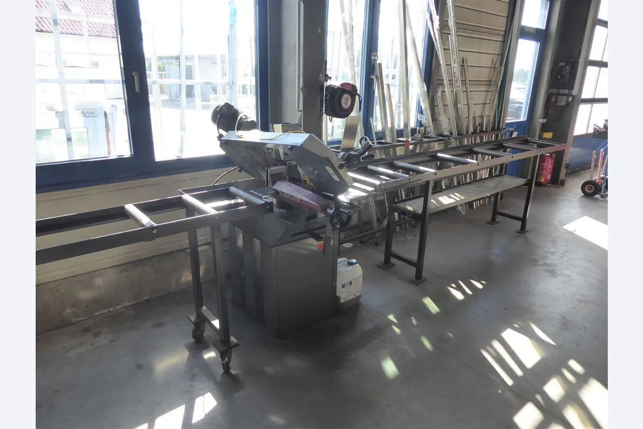 Equipement d'entreprise et de commerce dans le domaine de la construction métallique et de la soudure<br>.-2